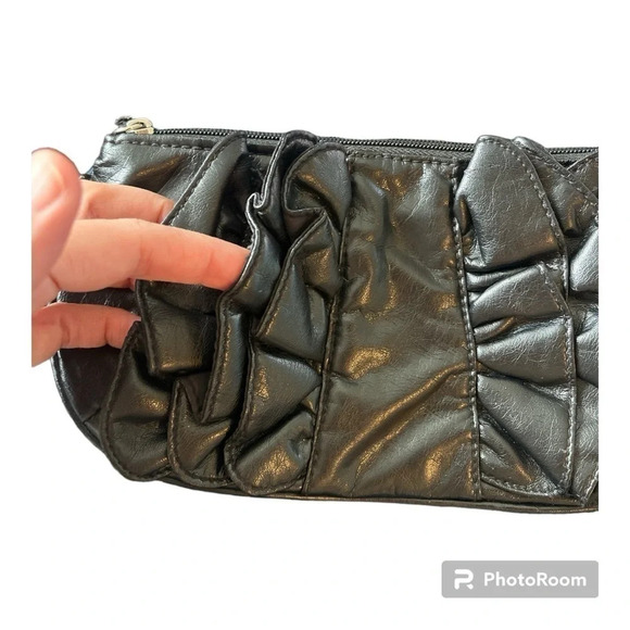 Vintage black wristlet with ruffled design just darling - Picture 1 of 4